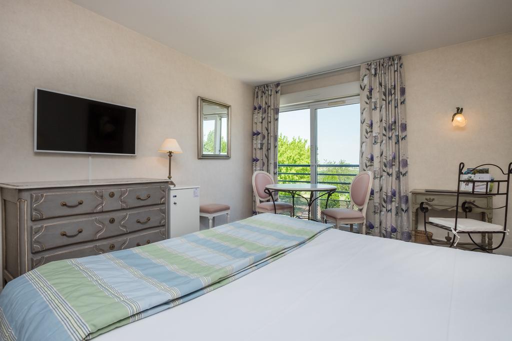 Logis L'Ermitage Hotel & Restaurant Saulges Экстерьер фото
